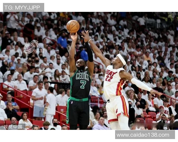 热火与凯尔特人东部决赛第四场精彩回顾与精彩瞬间分析